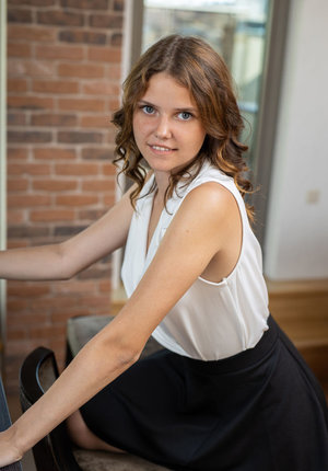 18 year old Bailey Brookes loosing nice natural tits and pink cunt free